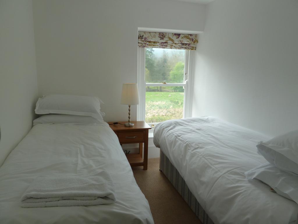 Bronfelin & Troed-Y-Rhiw Holiday Cottage Лланвртид-Уэлс Экстерьер фото