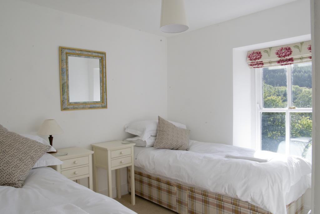 Bronfelin & Troed-Y-Rhiw Holiday Cottage Лланвртид-Уэлс Экстерьер фото